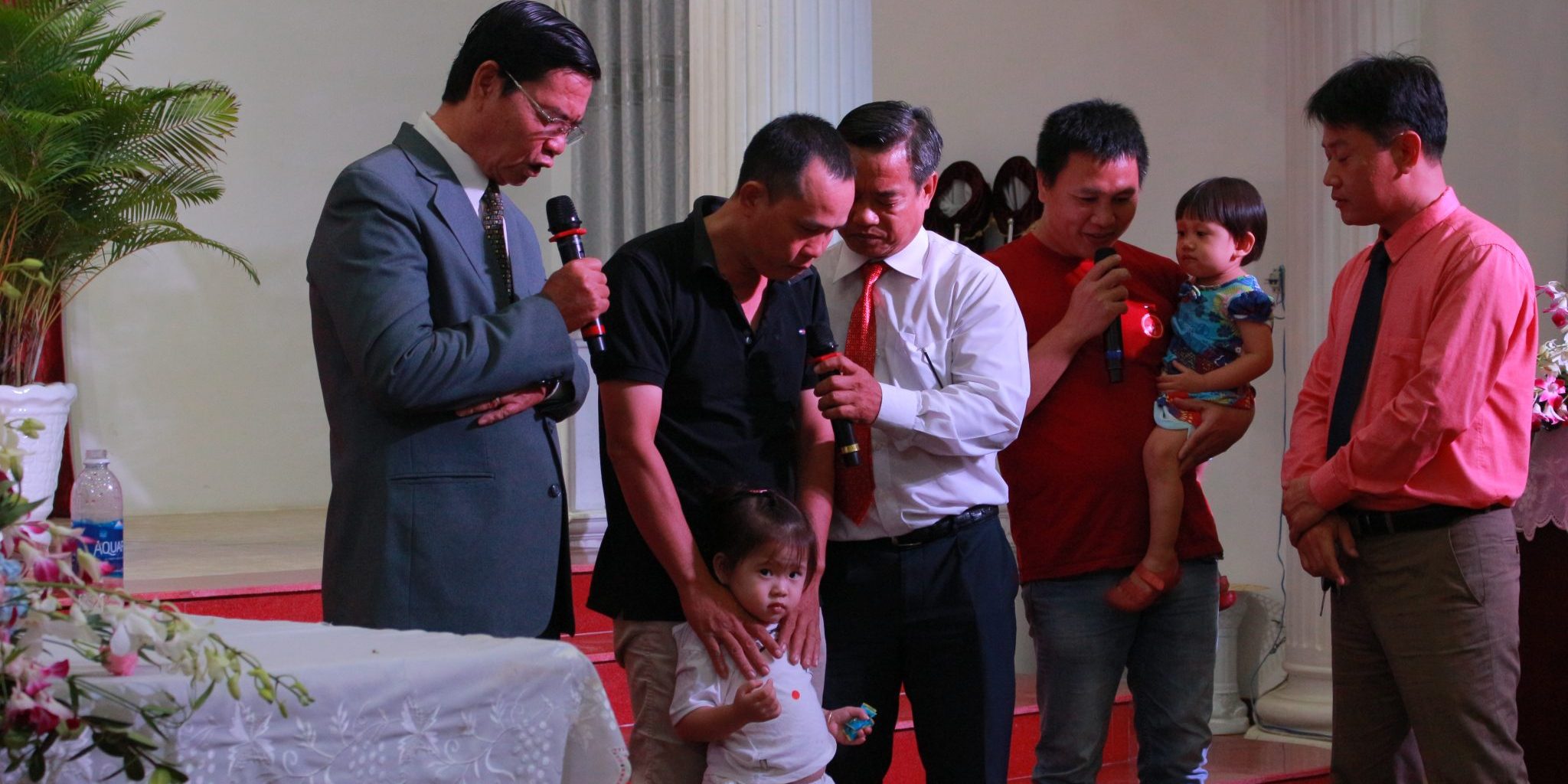 Hai Thân Hữu Tiếp Nhận Chúa