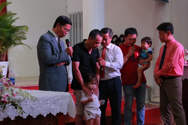 Hai Thân Hữu Tiếp Nhận Chúa Hai Thân Hữu Tiếp Nhận Chúa