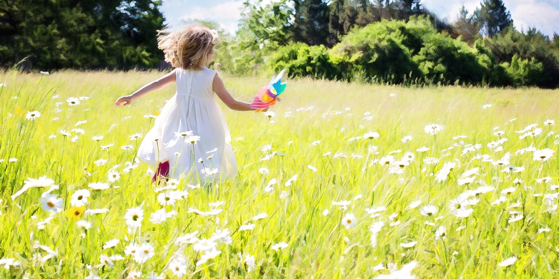 little-girl-running-795505_1920
